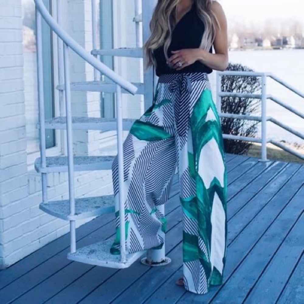 Vici cucacao palazzo palm pants - medium NEW